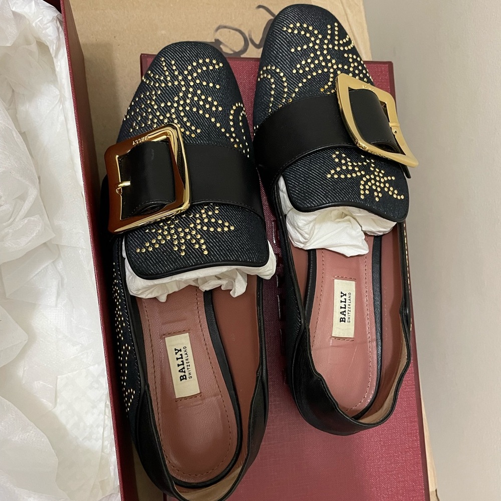 MAKE AN OFFER!!! LIKE NEW Bally denim studded Janelle loafers